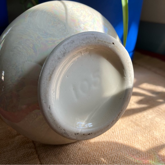 Vintage McCoy iridescent vase - Picture 3 of 4